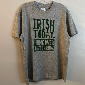 IRISH TODAY HUNGOVER TOMORROW Tee * T-Shirt * Gray with Green * UNISEX sz Medium